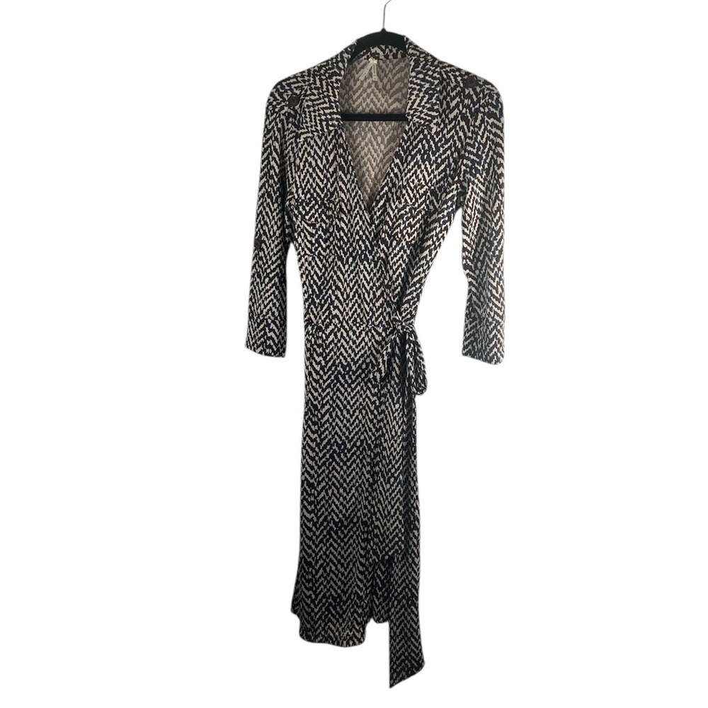 NWOT Chic Black, Blue and beige Chevron Patterned Wrapped Dress Size Small